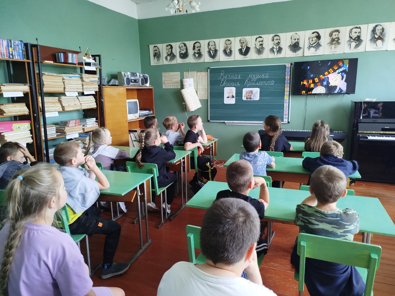 Музыкальная гостиная для ребят школьного лагеря с дневным пребыванием «Пчелки». Тема гостиной «Вечная музыка Евгения Крылатова».